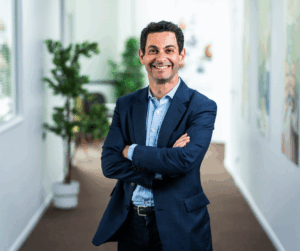 TotalEnergies en Afrique avec Raphaël REVESZ – Directeur Travel Retail & International Afrique Franchise La Croissanterie